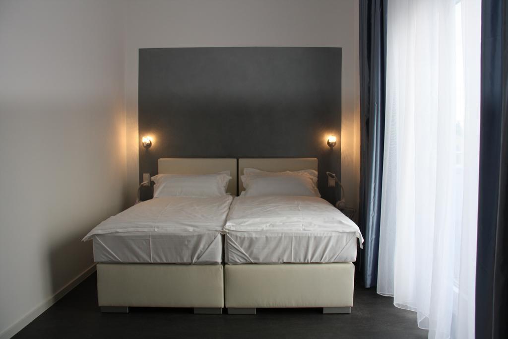 Victoria Living Hotel Jockgrim ภายนอก รูปภาพ