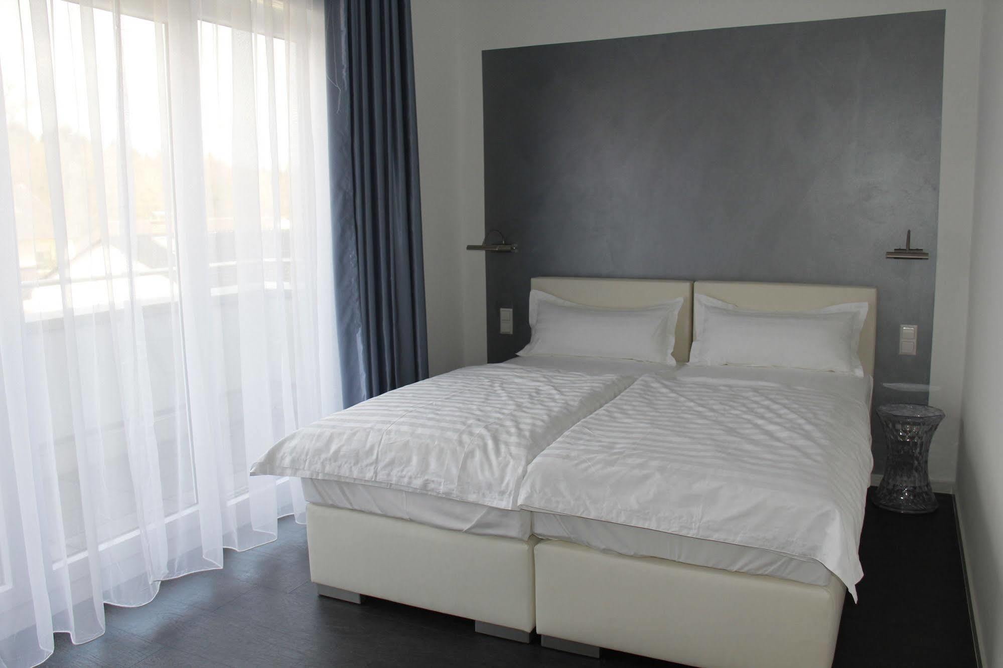 Victoria Living Hotel Jockgrim ภายนอก รูปภาพ
